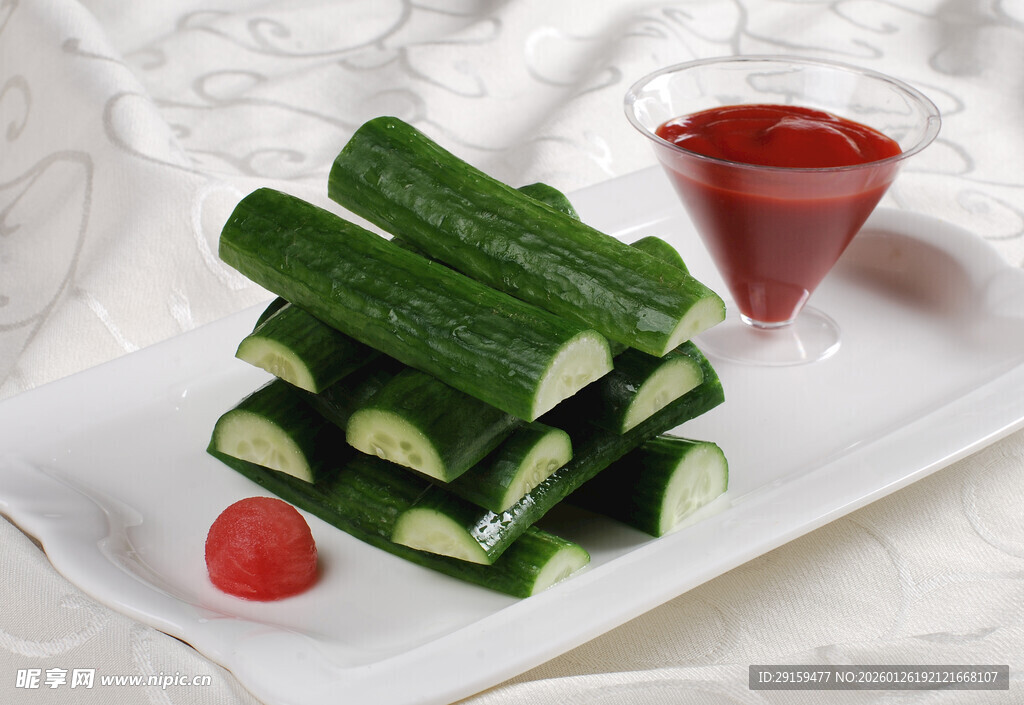 黄瓜堆叠配蘸酱