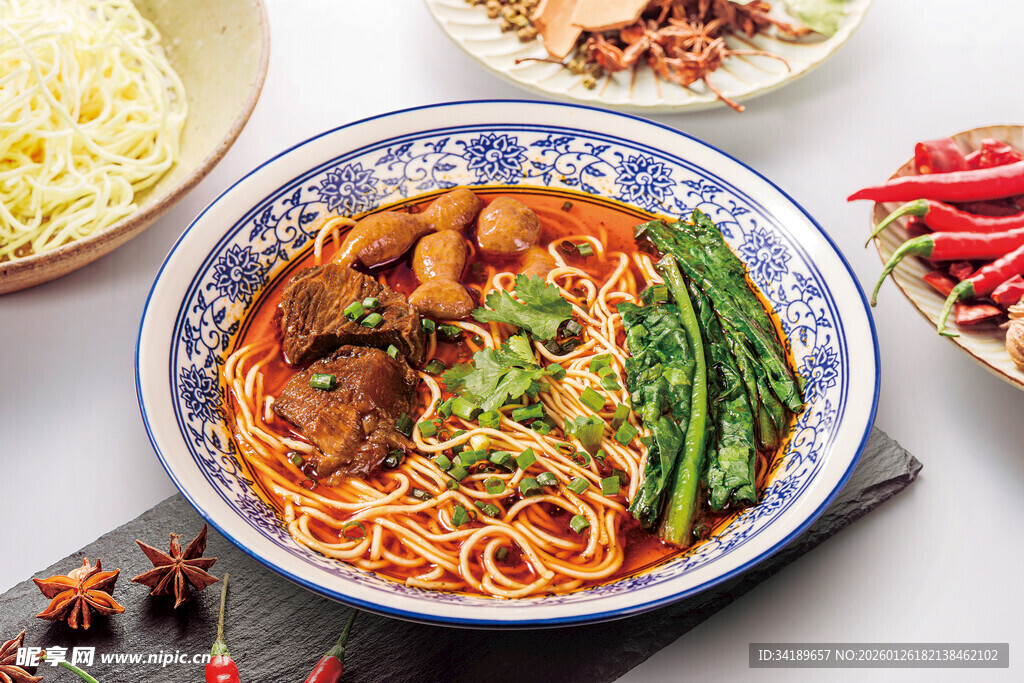 红烧牛肉 肥肠面