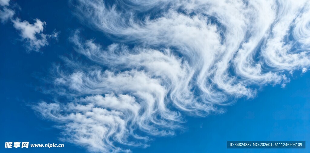 蓝天下的卷云奇观