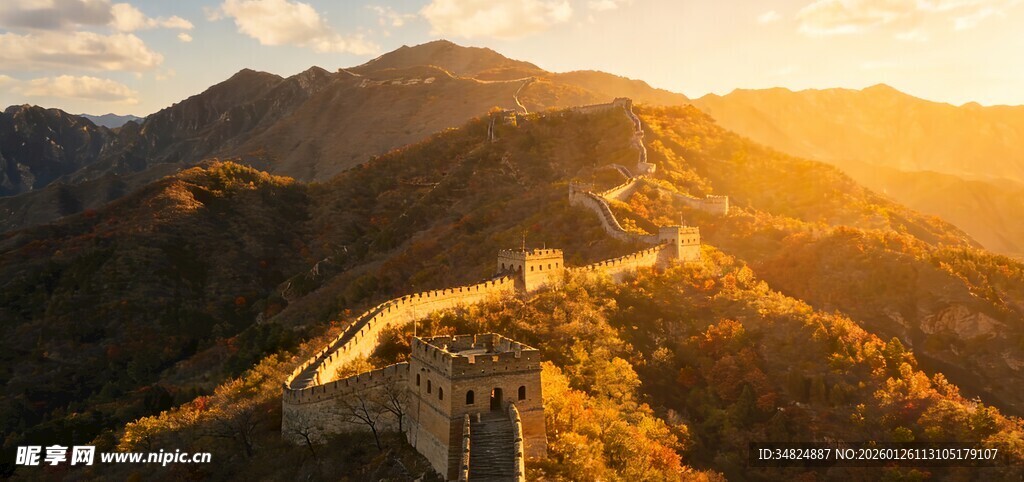 夕阳下的壮丽长城