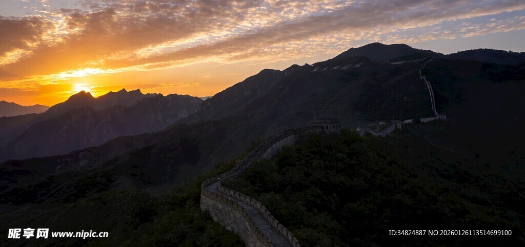 山间日落美景