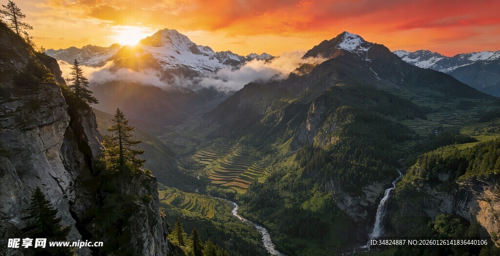 壮丽山间日出美景