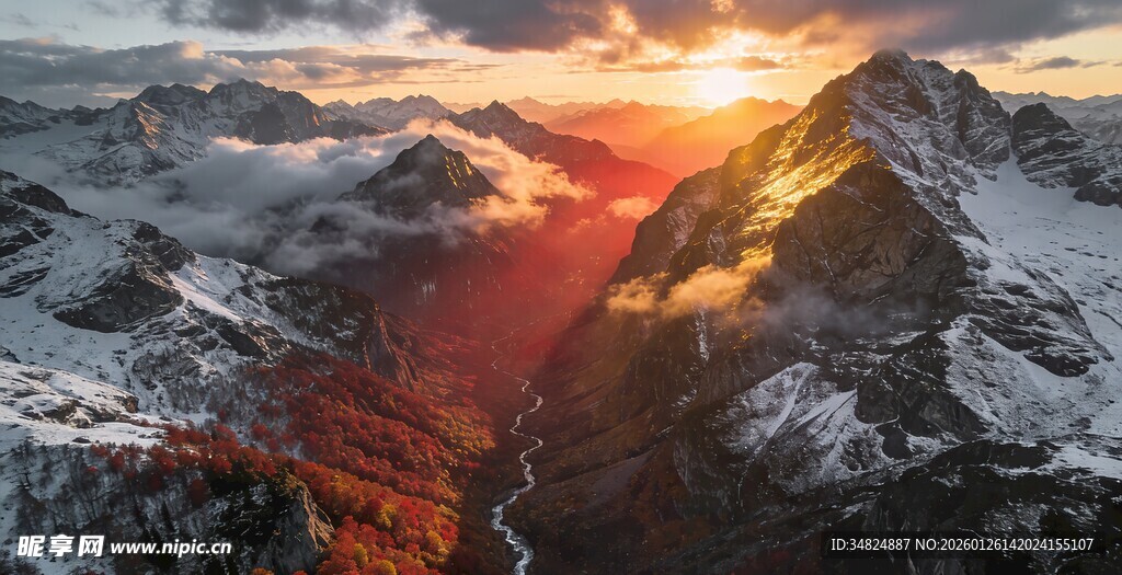 雪山日落壮丽自然景观
