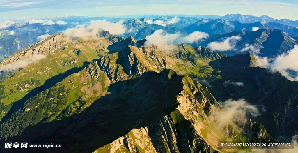 壮丽山峦云海景观