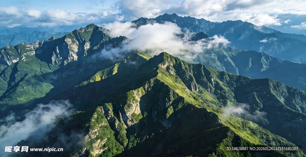 壮丽山峦云海景观