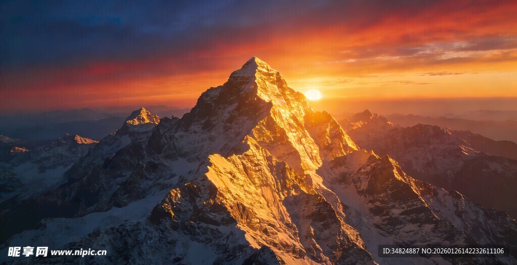 壮丽雪山日出美景