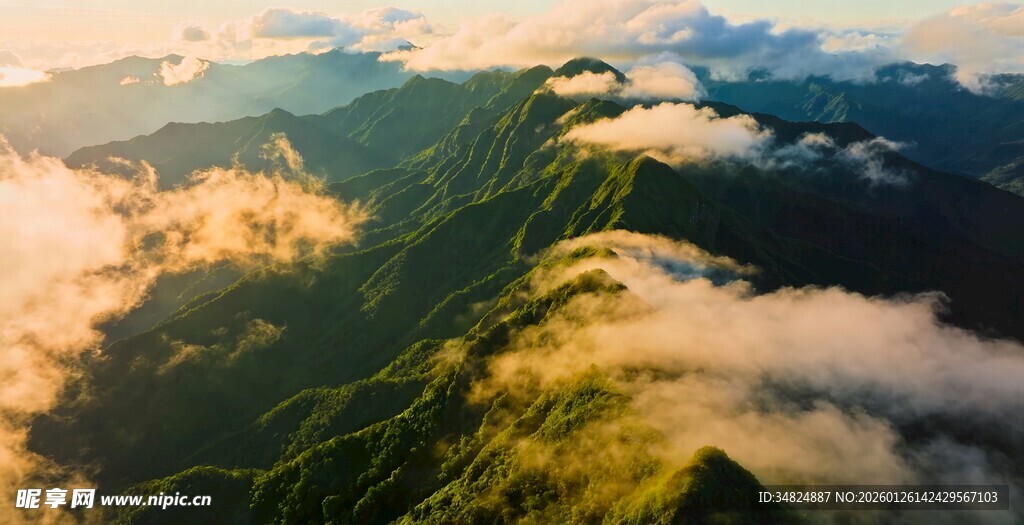 山间云海壮丽风光
