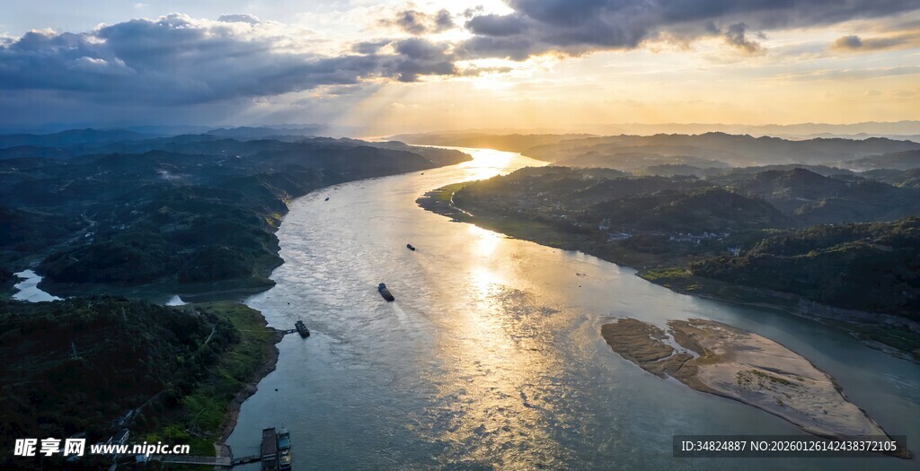 壮丽河流日落美景