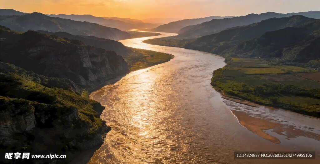 夕阳下蜿蜒的壮美河流