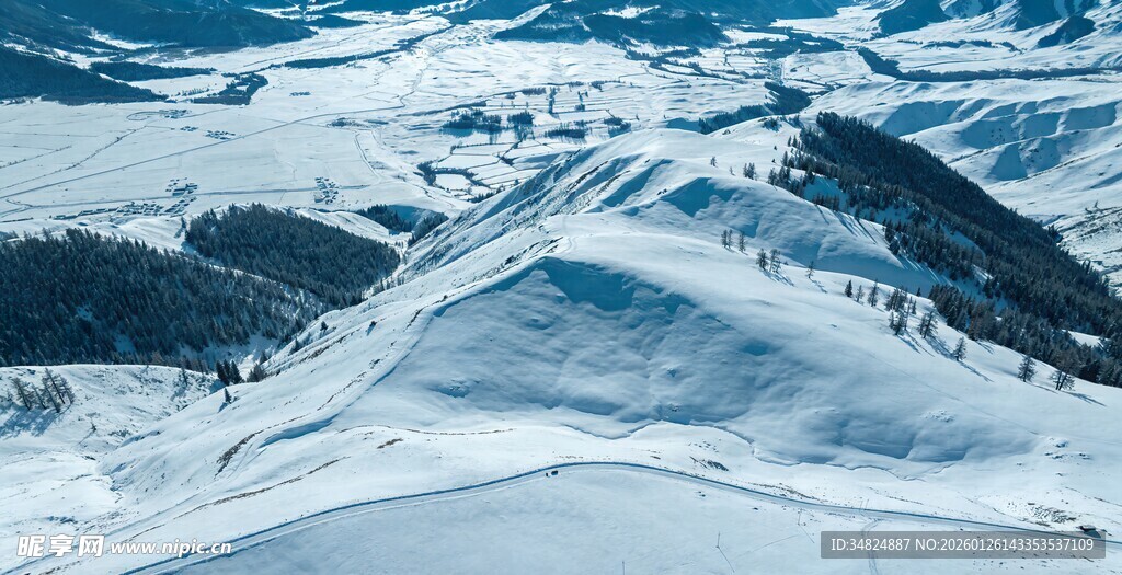 冬日雪山壮丽风光