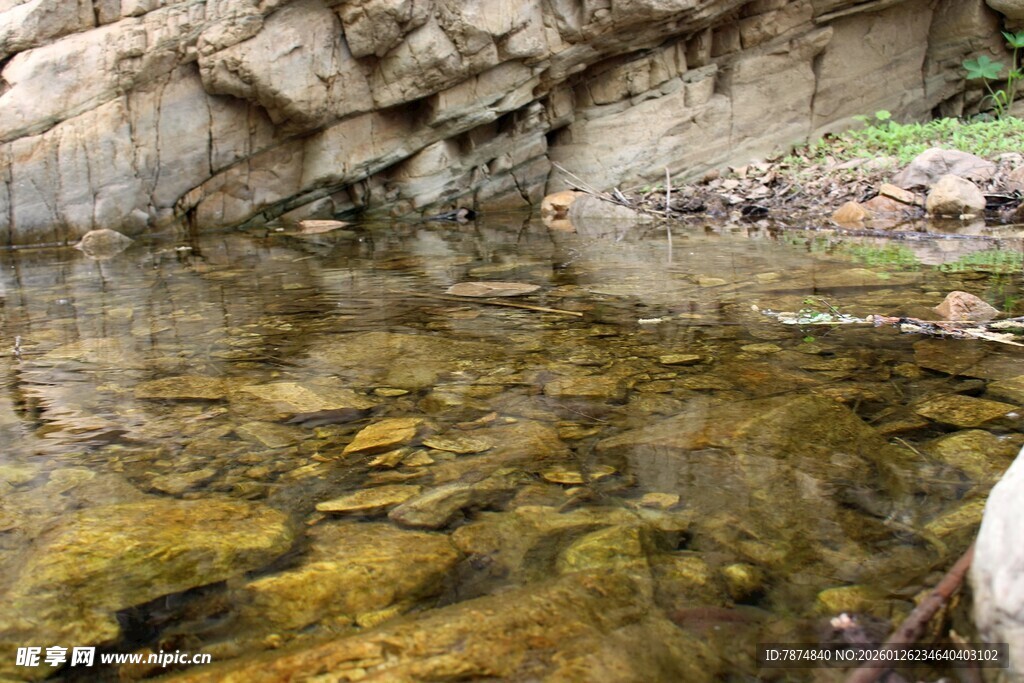 石林峡山间清澈水潭与嶙峋岩石