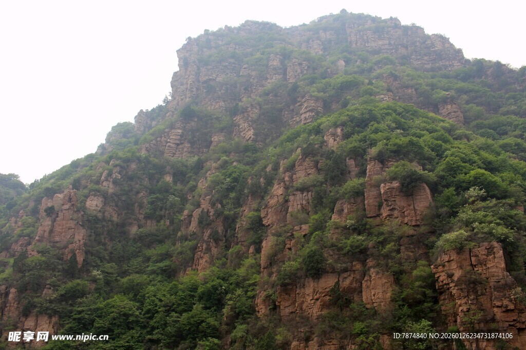 石林峡巍峨山峦绿意浓