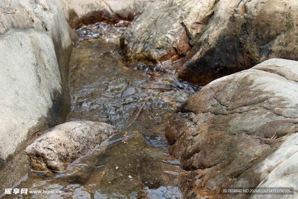 石林峡山间溪流穿岩石