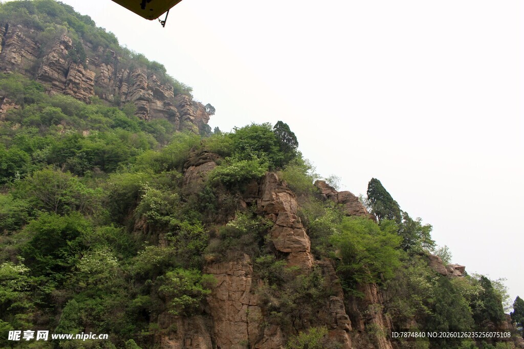 石林峡山峦叠翠间的自然美景