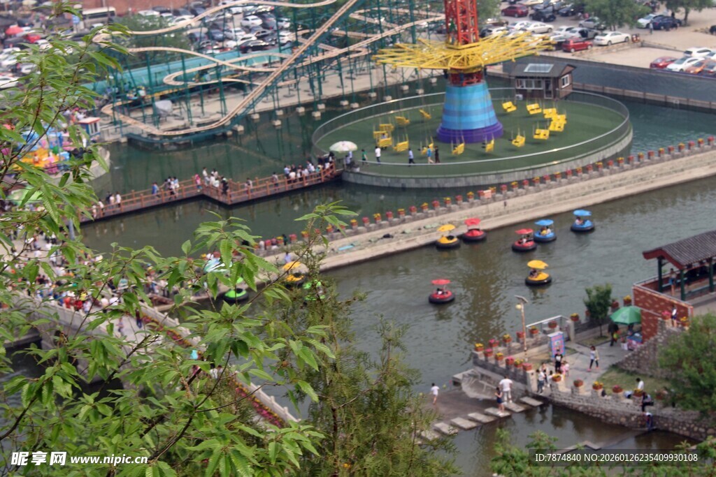 石林峡游乐园河畔景致