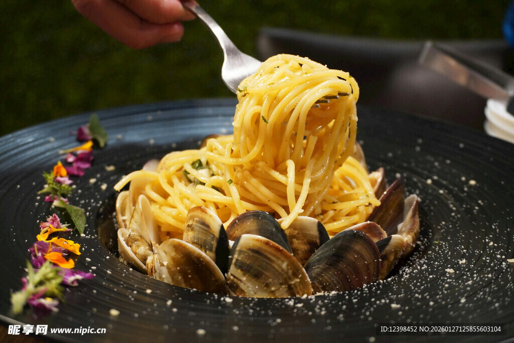 海鲜意面料理诱人呈现