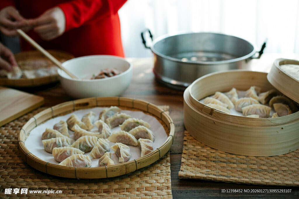 手工包饺子场景展示