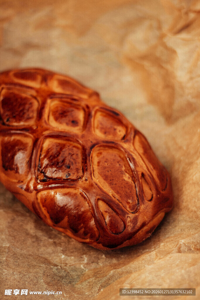 精美花纹的棕色糕点