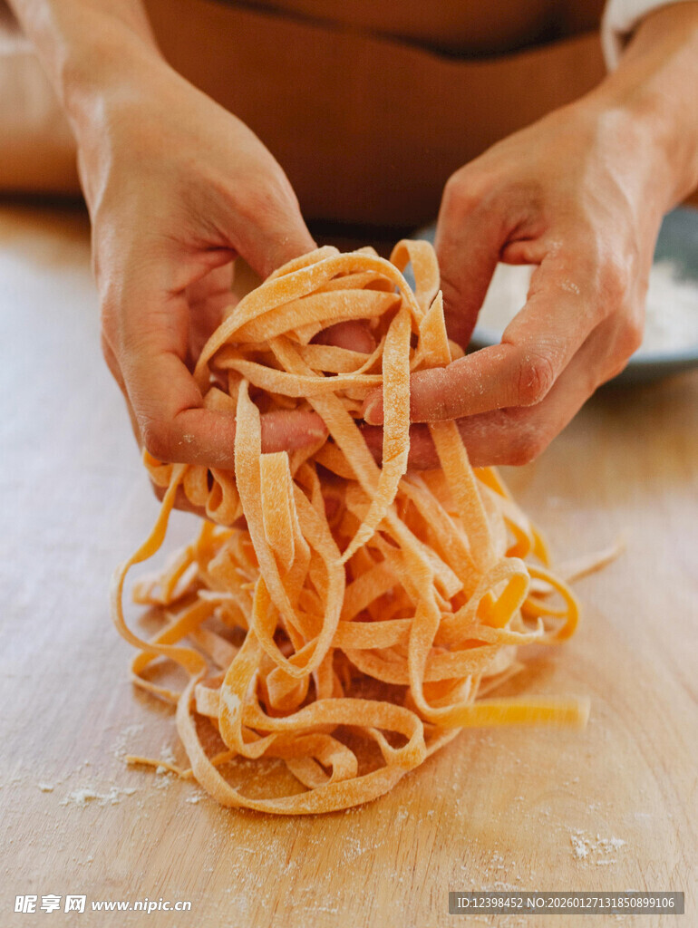 手工制作新鲜面条