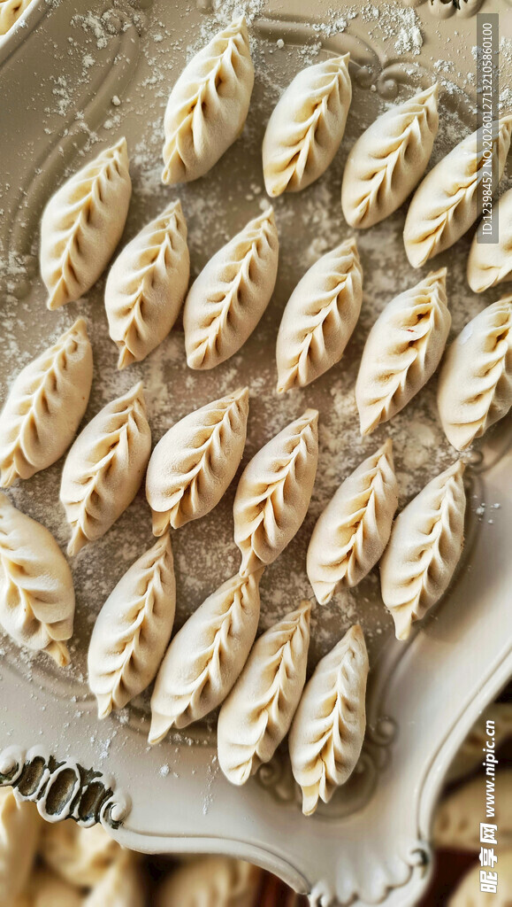 美味手工糕点整齐排列