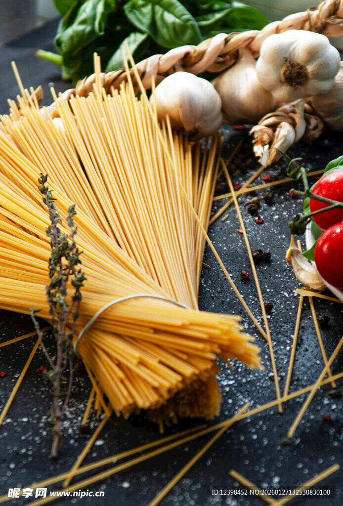 新鲜意大利面及配料展示