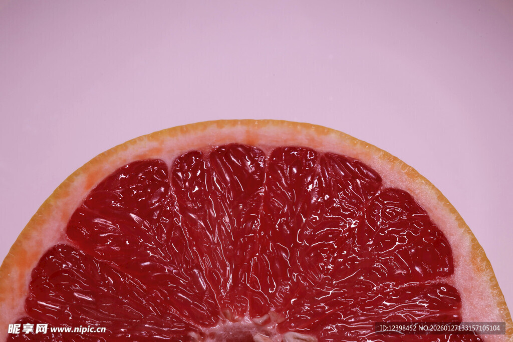 切开的红葡萄柚果肉