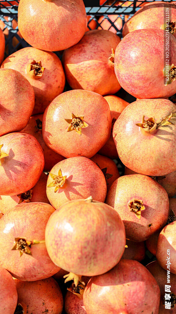 饱满多汁的新鲜石榴