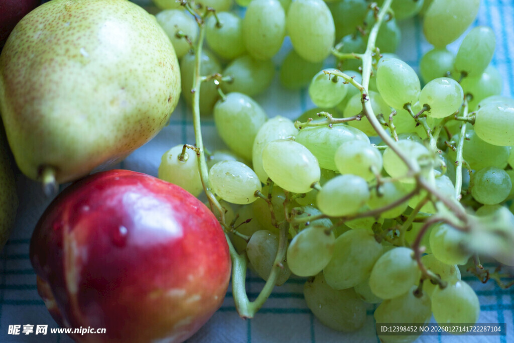 新鲜多样水果组合