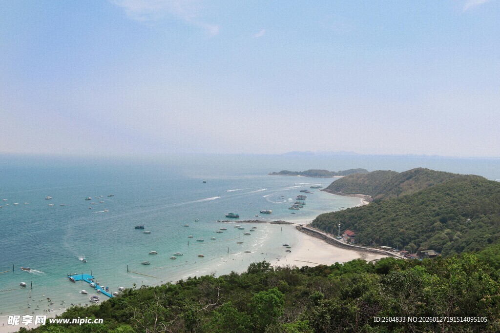 俯瞰碧海青山的美丽海岸