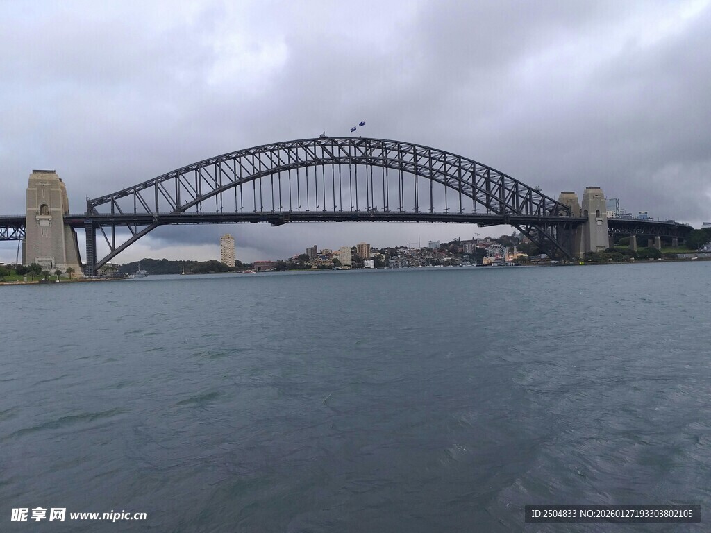 悉尼海港大桥横跨水域景观