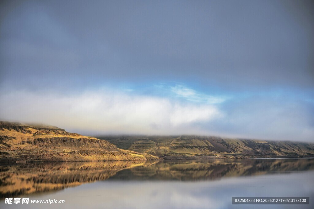 宁静山水风景图