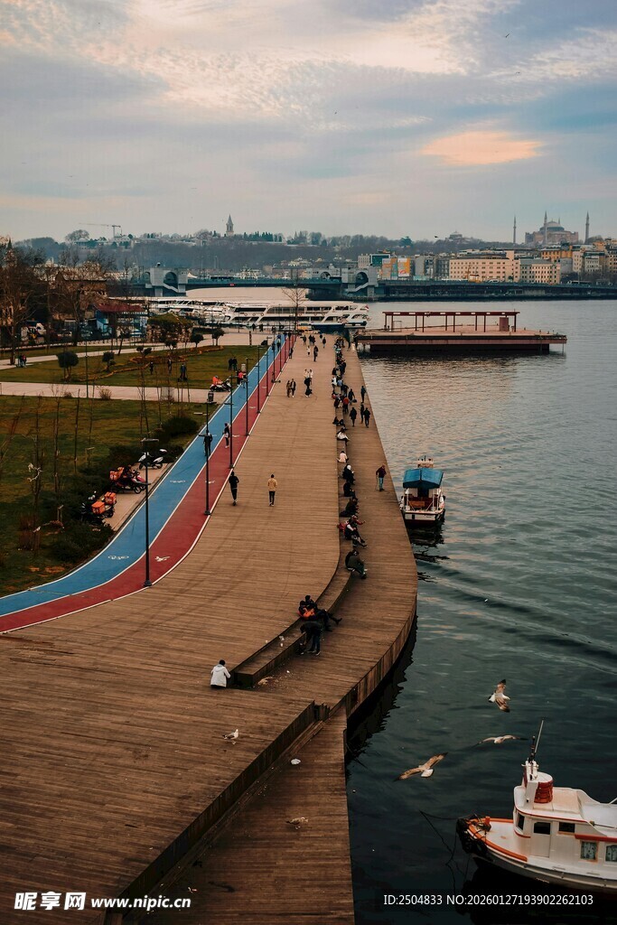 海滨码头风景如画