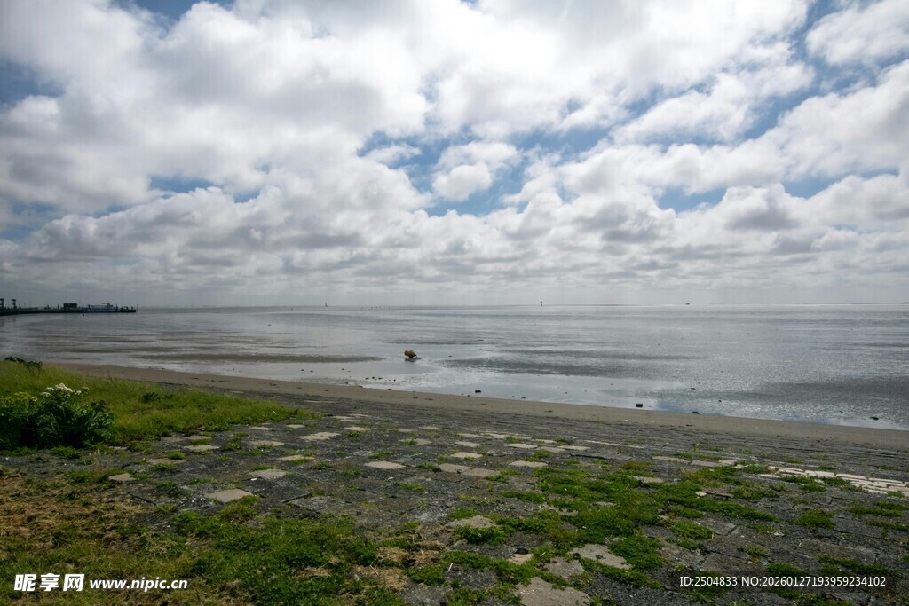 海边风光 云下宁静海岸线