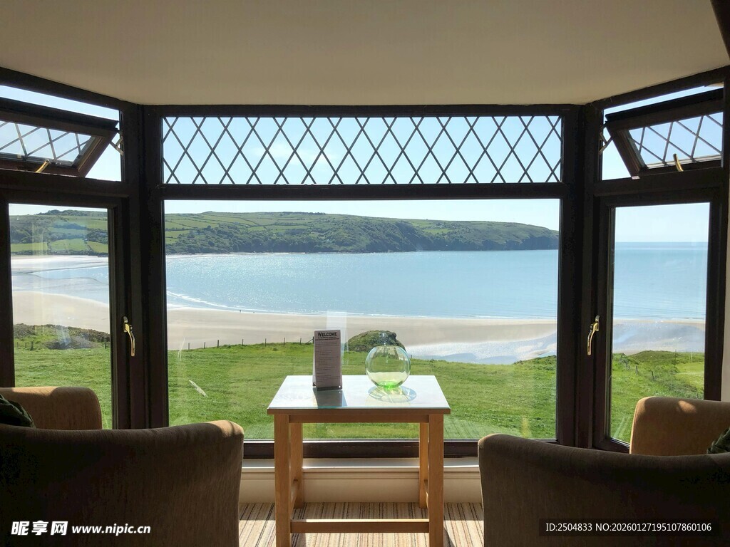 窗边海景 惬意室内空间