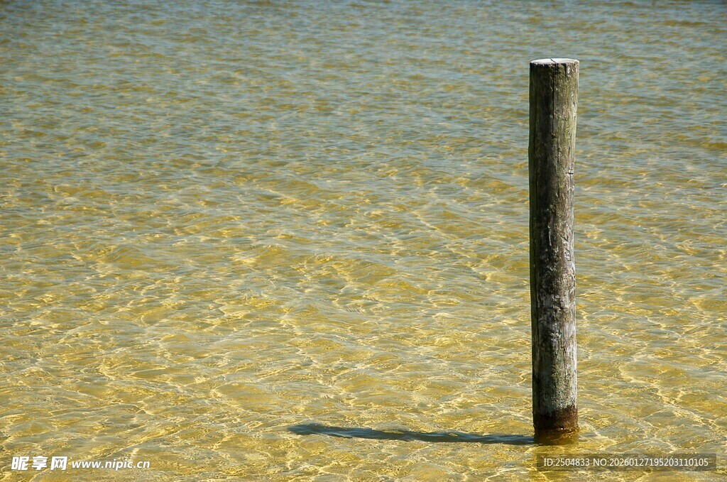水中孤桩