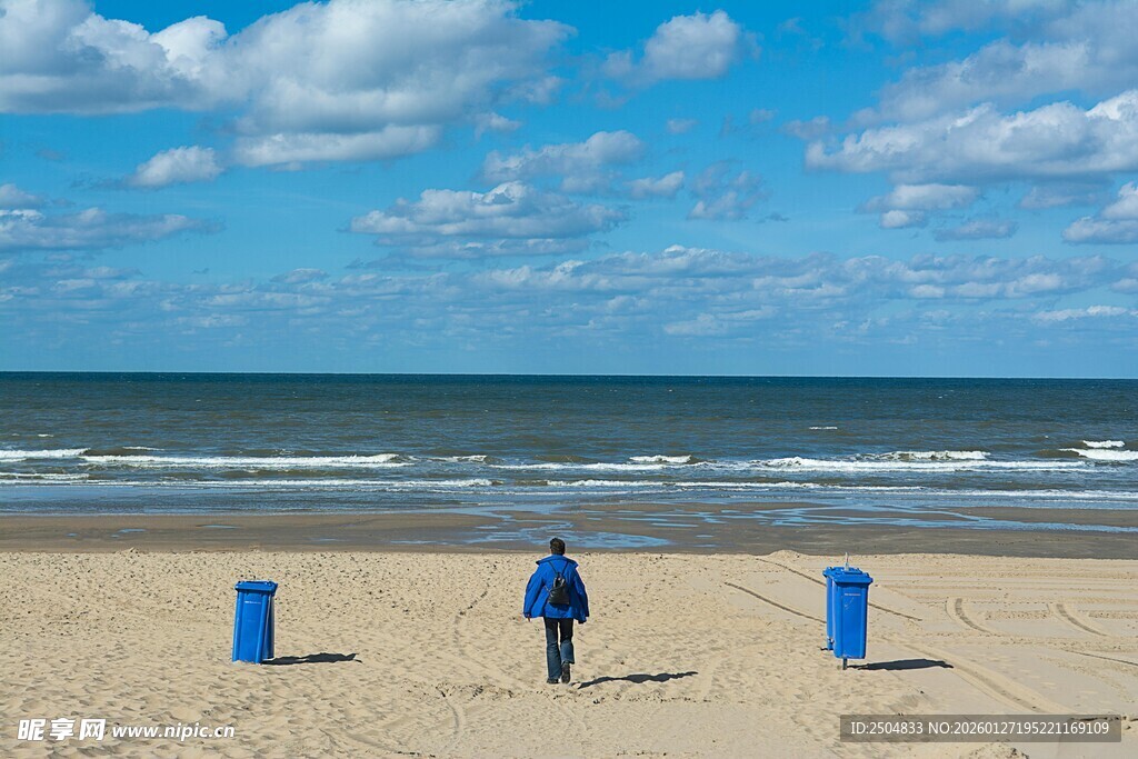 海边独行者的静谧时刻