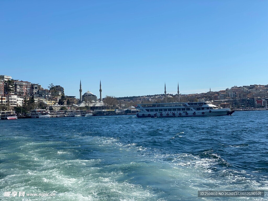 乘船观伊斯坦布尔海滨风光