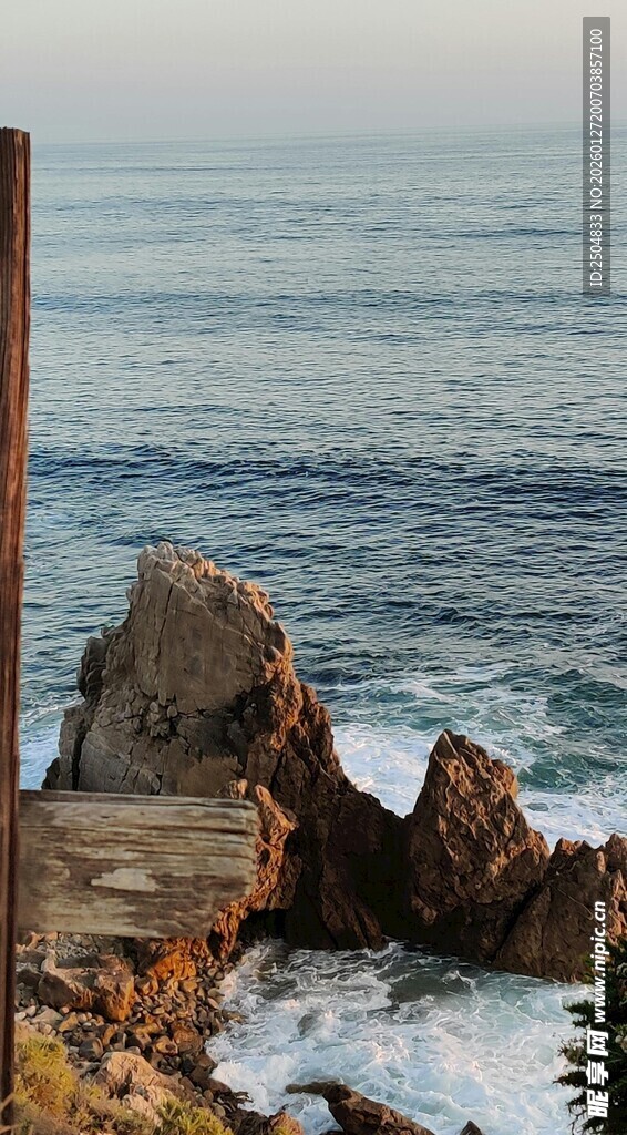 海边礁石景观 海浪拍岸