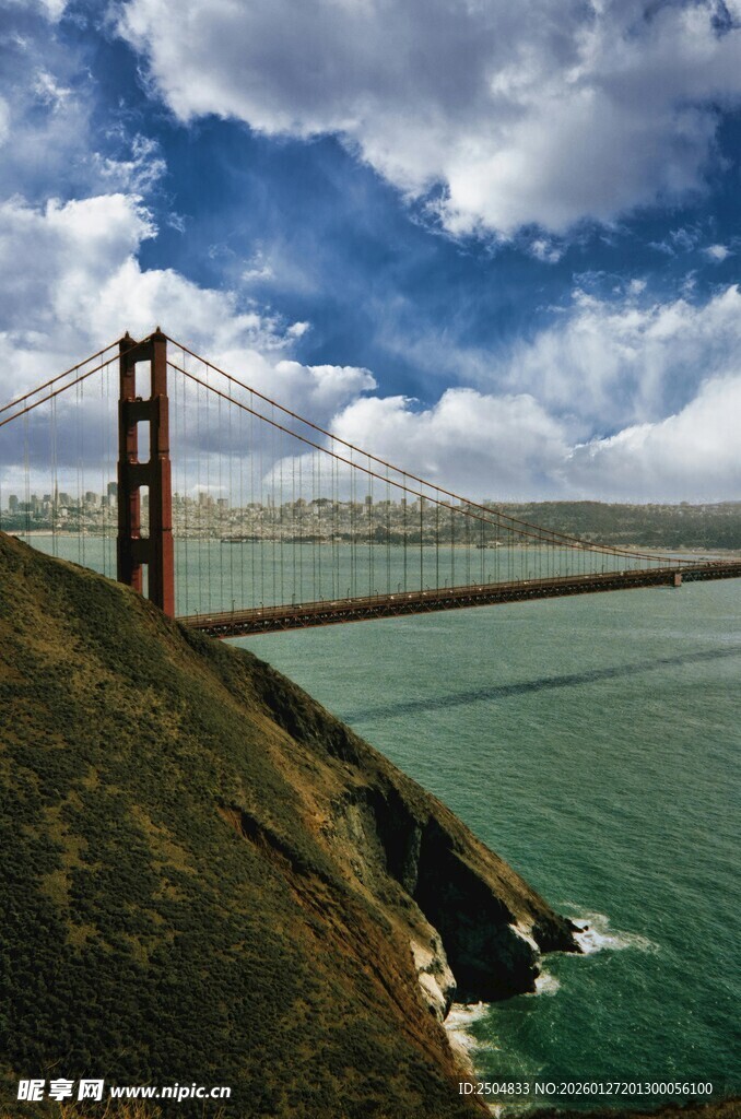 金门大桥与碧海蓝天美景