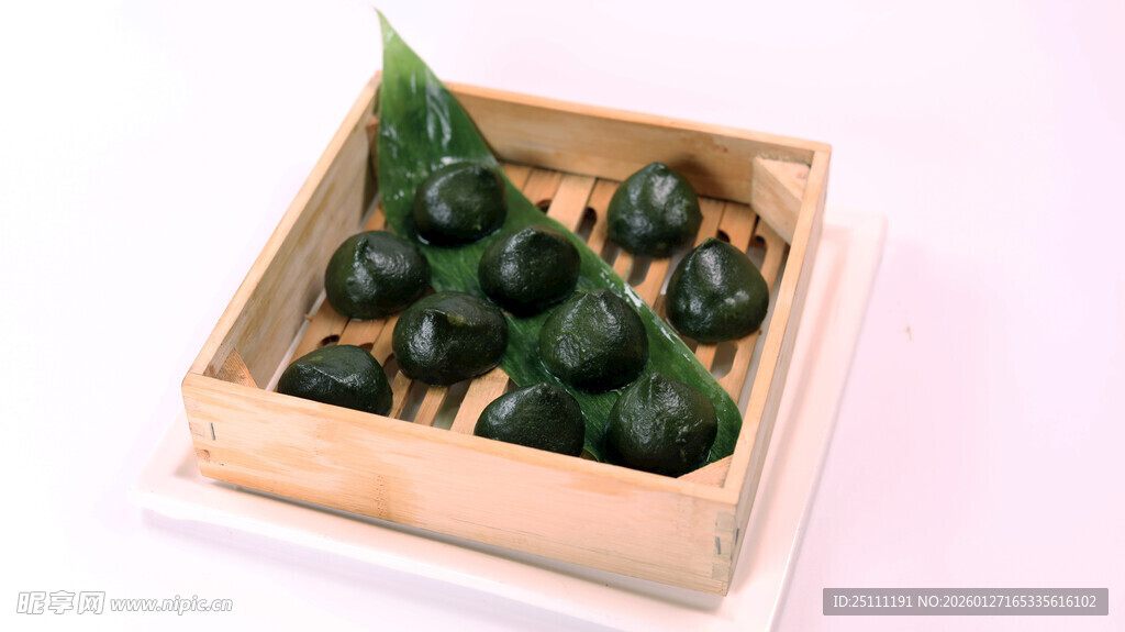 绿色精致艾米果团子