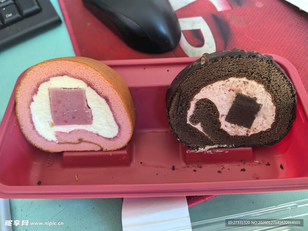 双色蛋糕卷展示