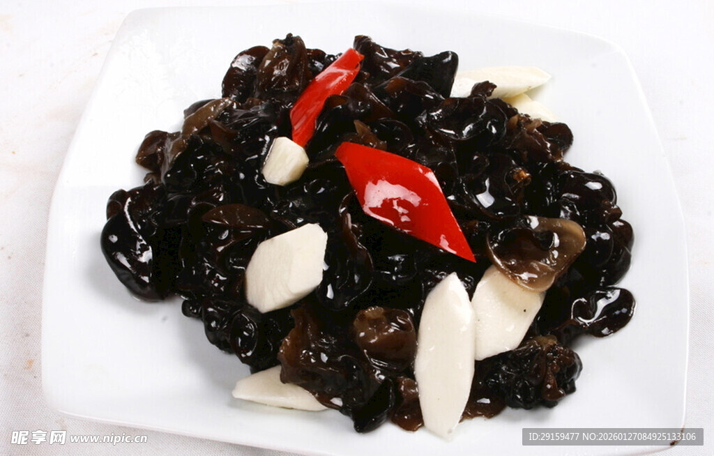 凉拌木耳配红椒杏仁