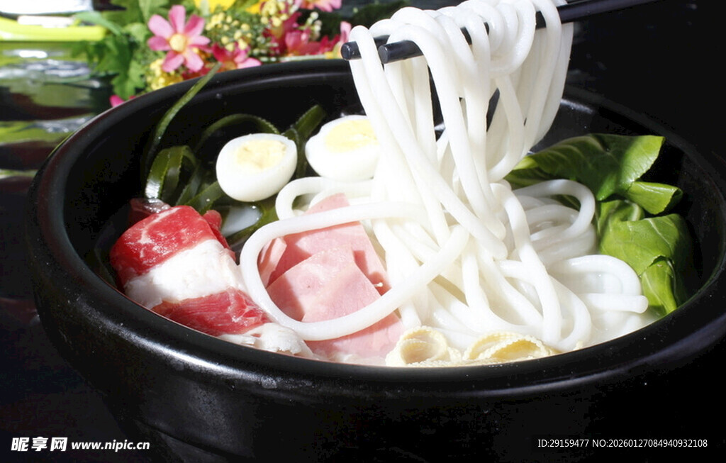 韩式美味火锅食材丰富