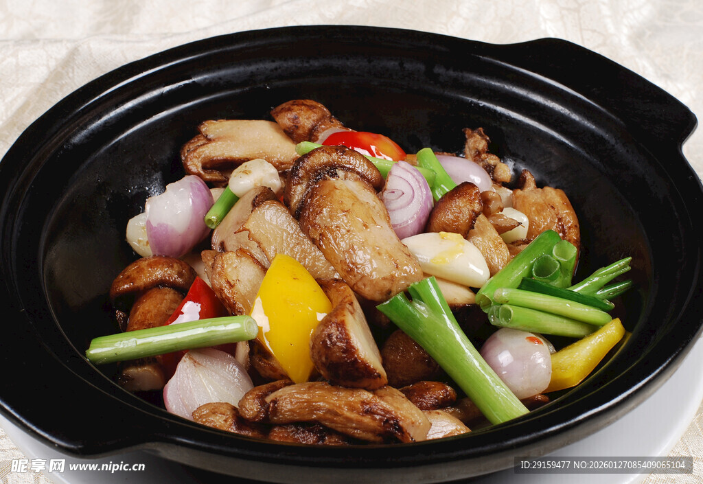 美味砂锅时蔬鸡肉煲