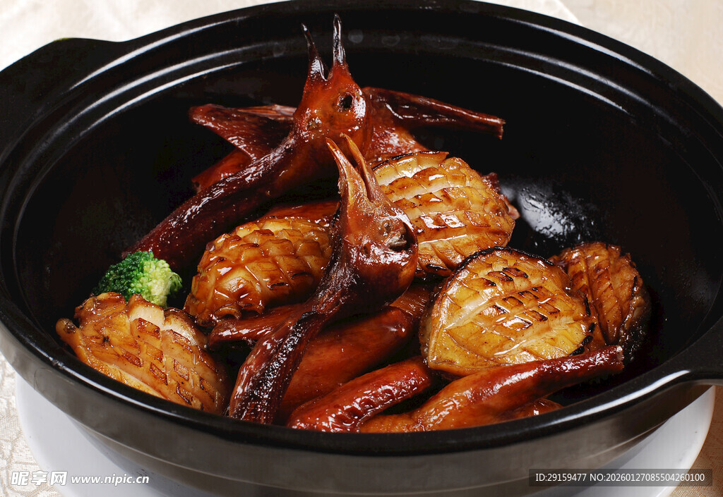 砂锅烹制的美味八爪鱼