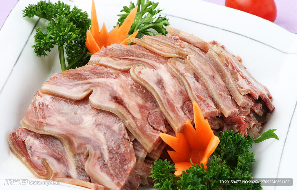 美味切片羊肉摆盘精致