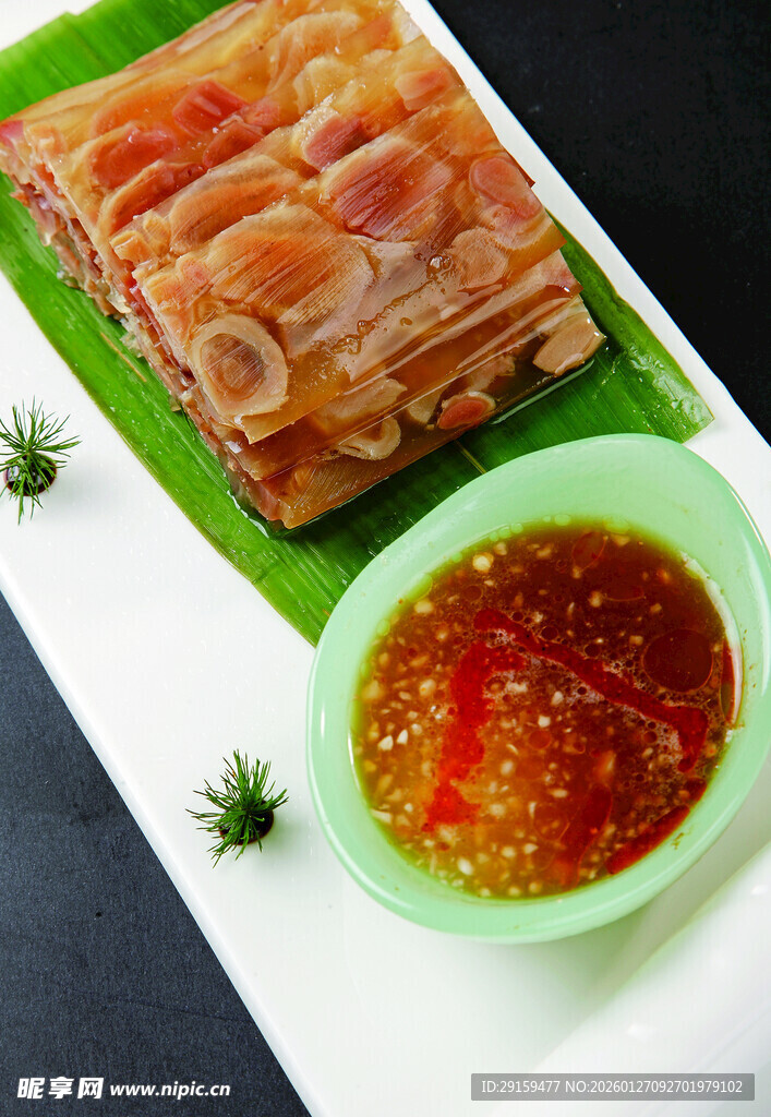 美味卤味配特色蘸料