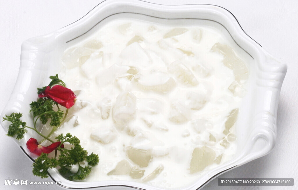 精致碗装奶油状美食