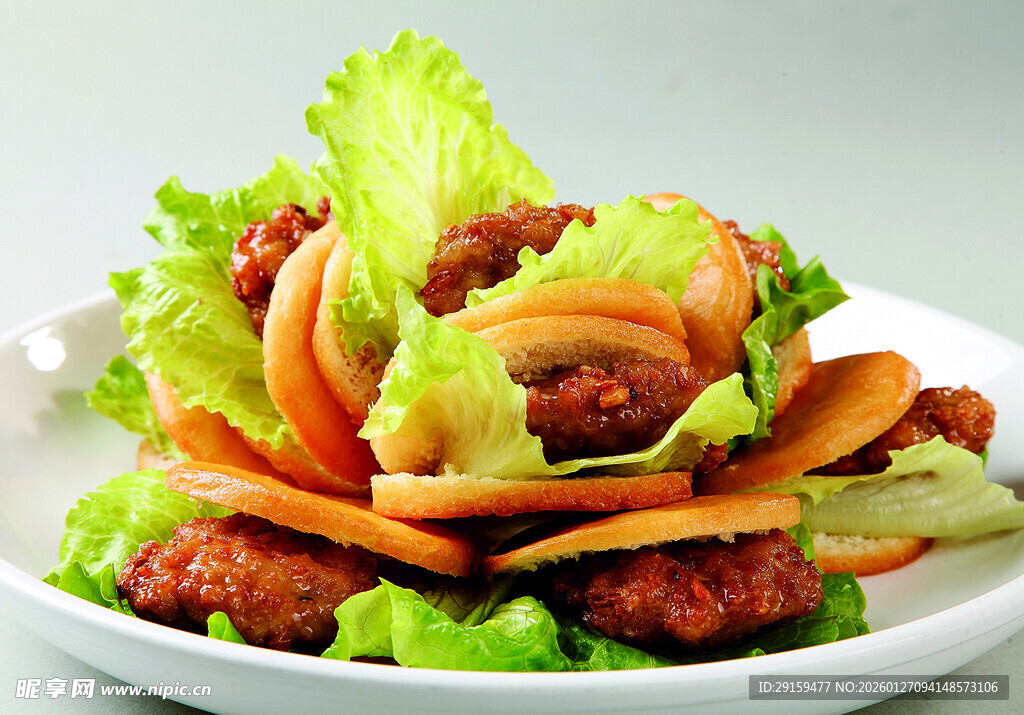 生菜配炸物拼盘