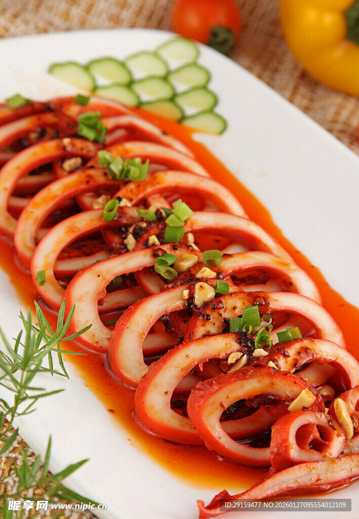 香辣鱿鱼圈摆盘精致诱人